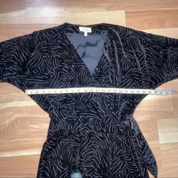 Paris Atelier & Other Stories Black Zebra Texture  Velvet Wrap Dress Size Small - Picture 5 of 15